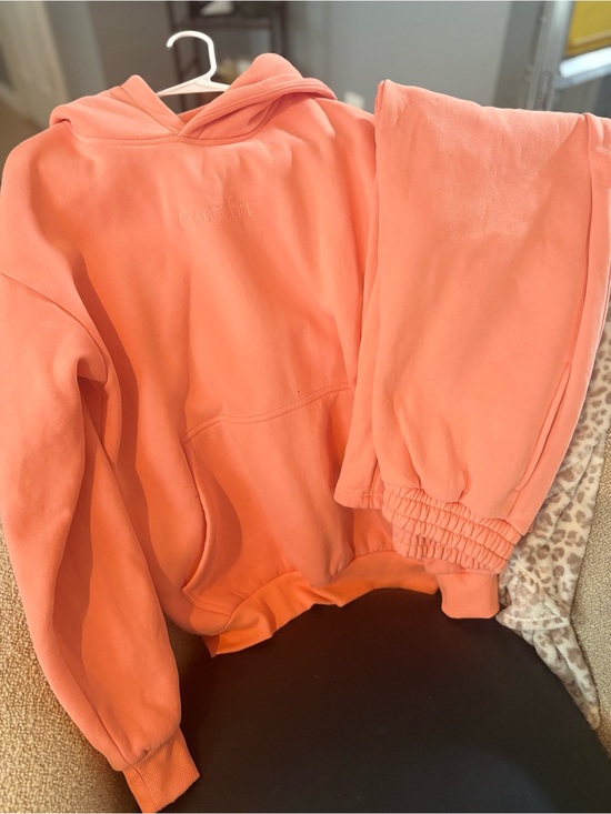 Comfrt Other - Comfrt Embroidered Coral matching straight leg set